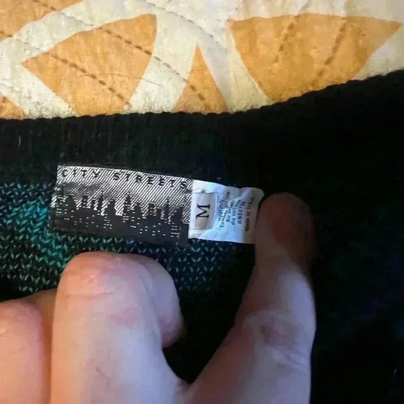 Vintage Women’s Size M City Streets Abstract Sweater - Picture 3 of 4